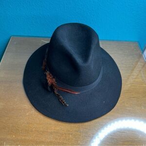 black Saks Fith avenue fedora or cowboy hat with a feather detail wool fall